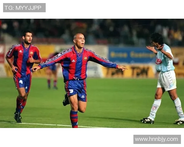 辉煌年代的足球传奇人物盘点老一辈球星的历史地位与贡献 辉煌年代的足球传奇人物盘点老一辈球星的历史地位与贡献